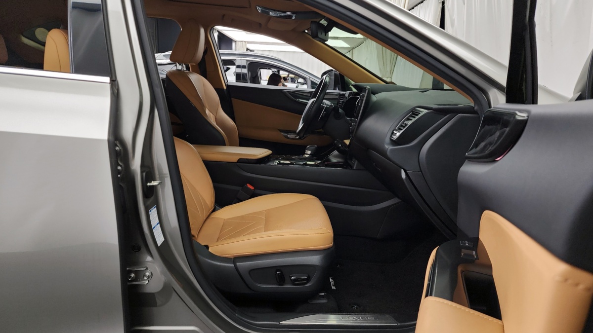 Lexus NX, 2022 — фото 10 из 12