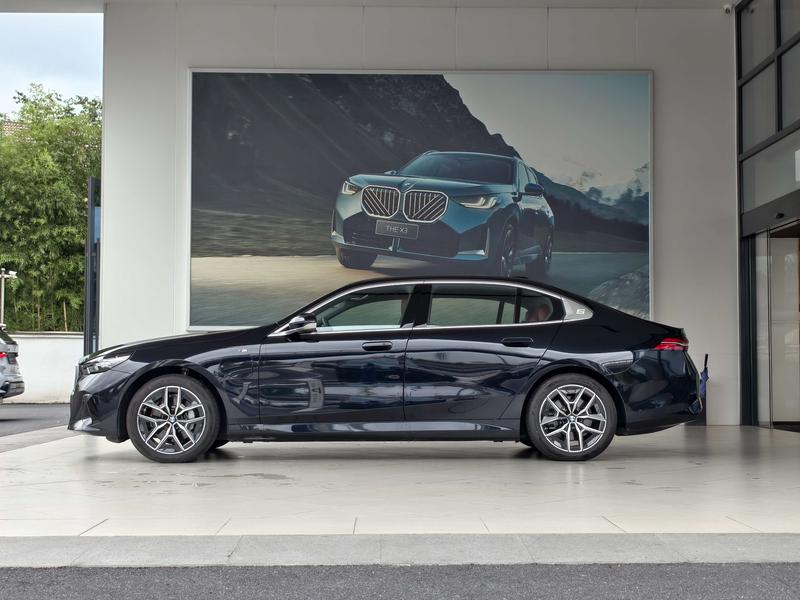 BMW i5, 2025 — фото 3 из 12