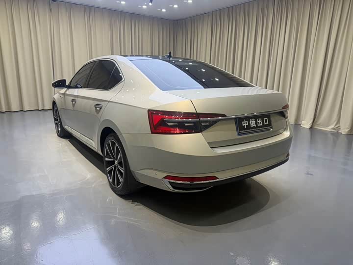 Skoda Superb, 2023 — фото 4 из 9