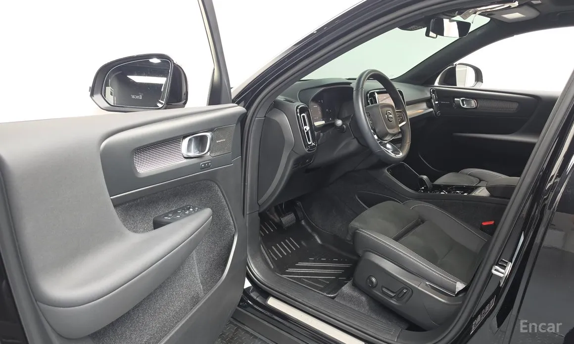 Volvo XC40, 2025 — фото 10 из 12