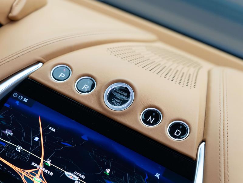 Aston Martin DBX, 2024 — фото 7 из 10