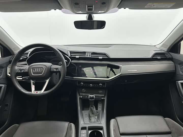 Audi Q3 Sportback, 2023 — фото 7 из 9