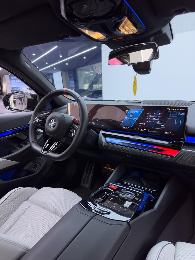 BMW M5 Hybrid, 2024 — фото 8 из 12