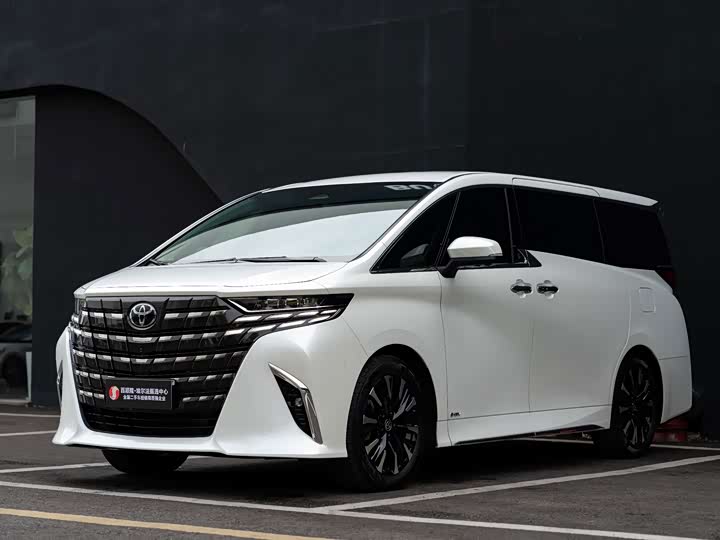 Toyota Alphard, 2024 — купить в Казани под ключ