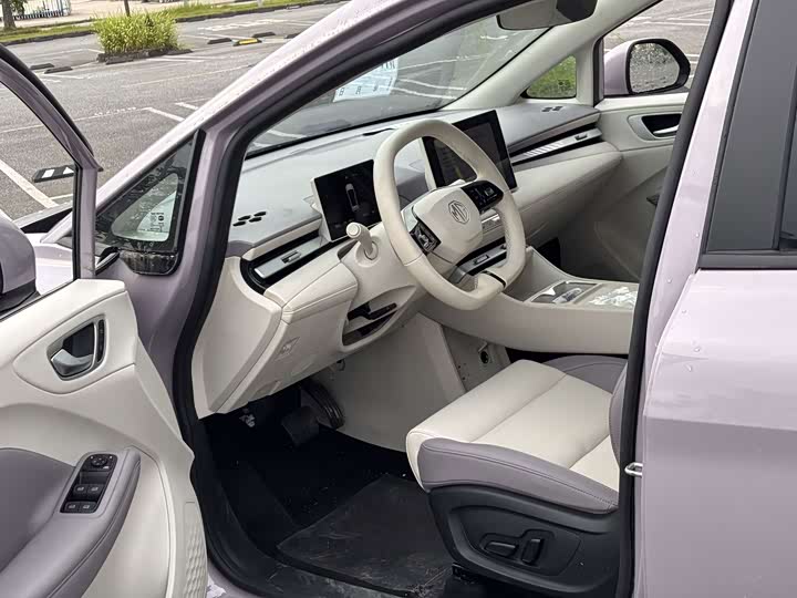 MG Motor 4 EV, 2025 — фото 6 из 9