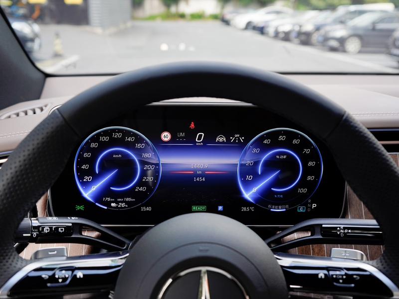 Mercedes-Benz EQE SUV, 2026 — фото 8 из 12