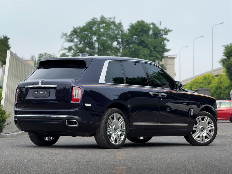 Rolls-Royce Cullinan, 2023 — фото 6 из 12