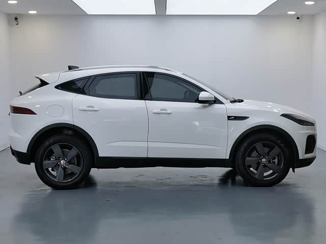 Jaguar E-Pace, 2023 — фото 8 из 9