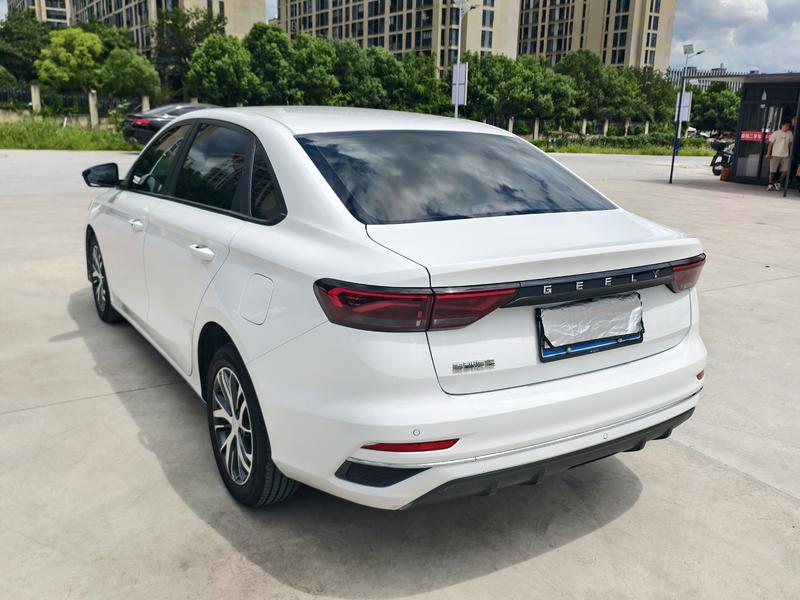 Geely Emgrand, 2024 — фото 4 из 12
