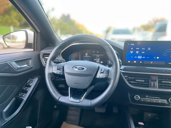 Ford Focus, 2021 — фото 8 из 9