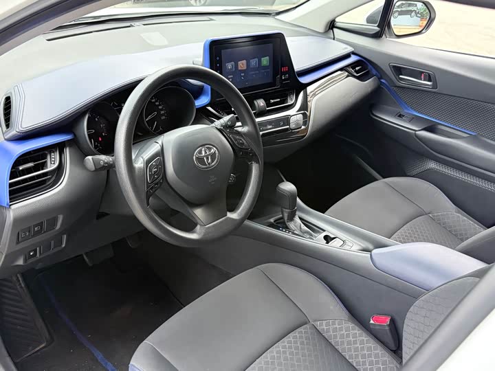 Toyota C-HR, 2022 — фото 4 из 9