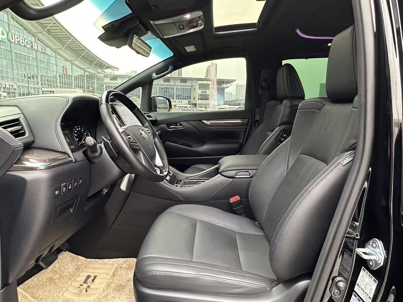 Toyota Vellfire, 2022 — фото 9 из 11