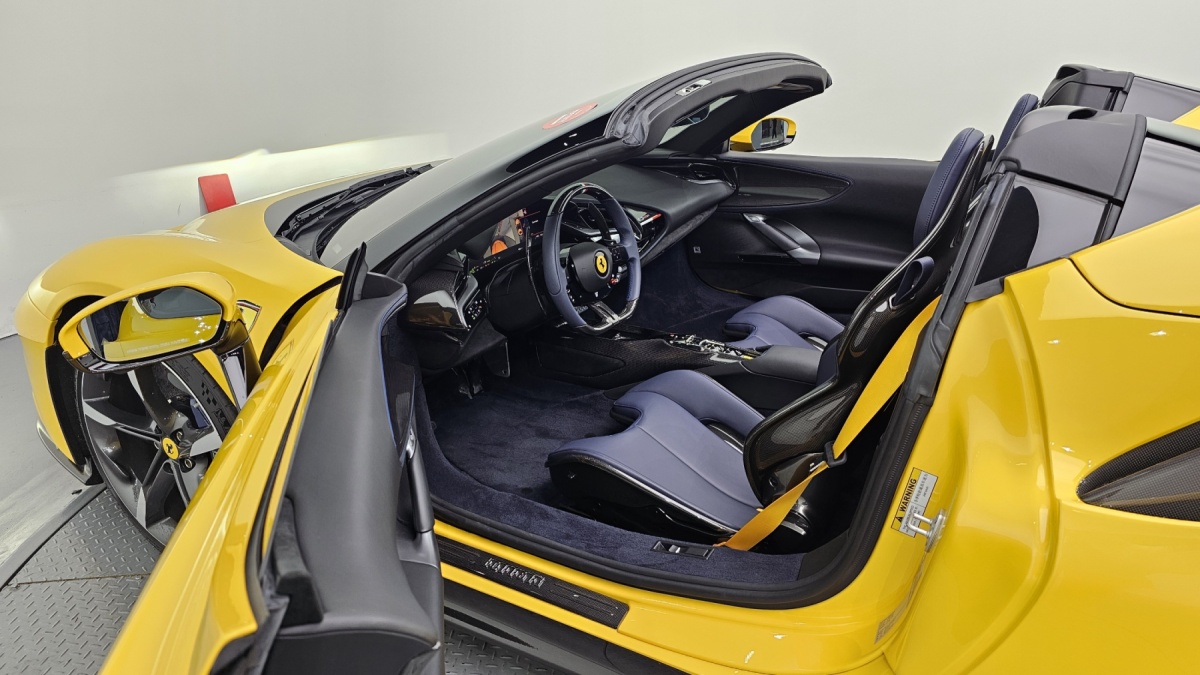 Ferrari SF90, 2023 — фото 10 из 12