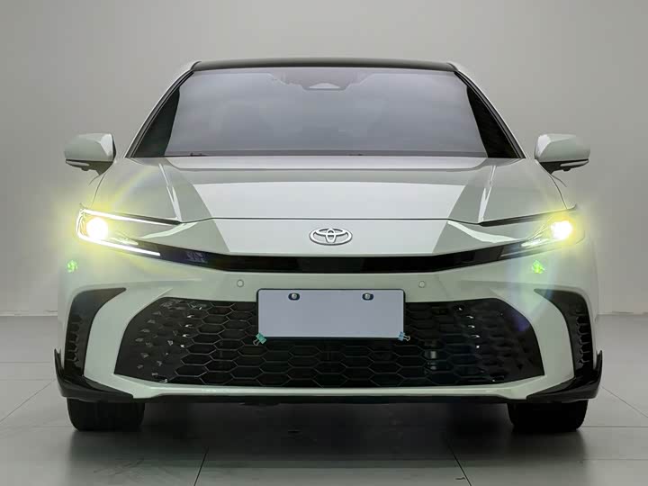 Toyota Camry, 2026 — фото 2 из 9