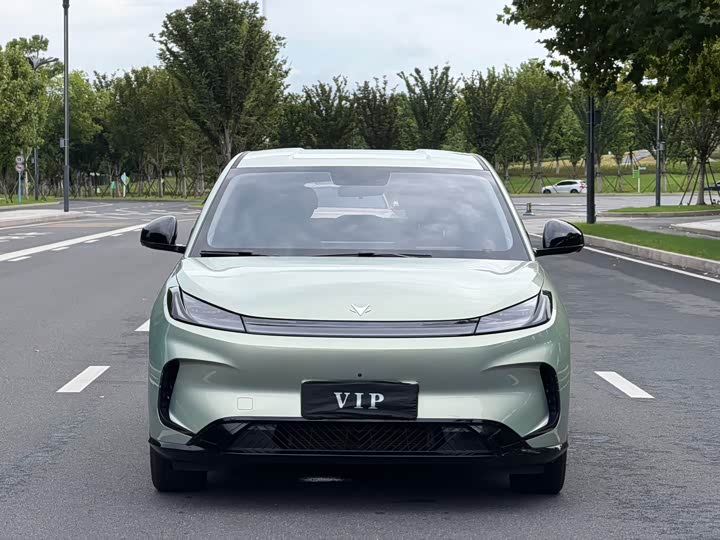 BAIC Arcfox T1, 2025 — фото 2 из 9