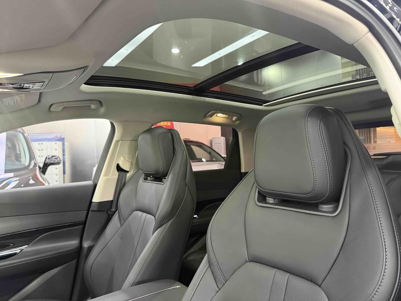 Hongqi HS3 Hybrid, 2024 — фото 11 из 12