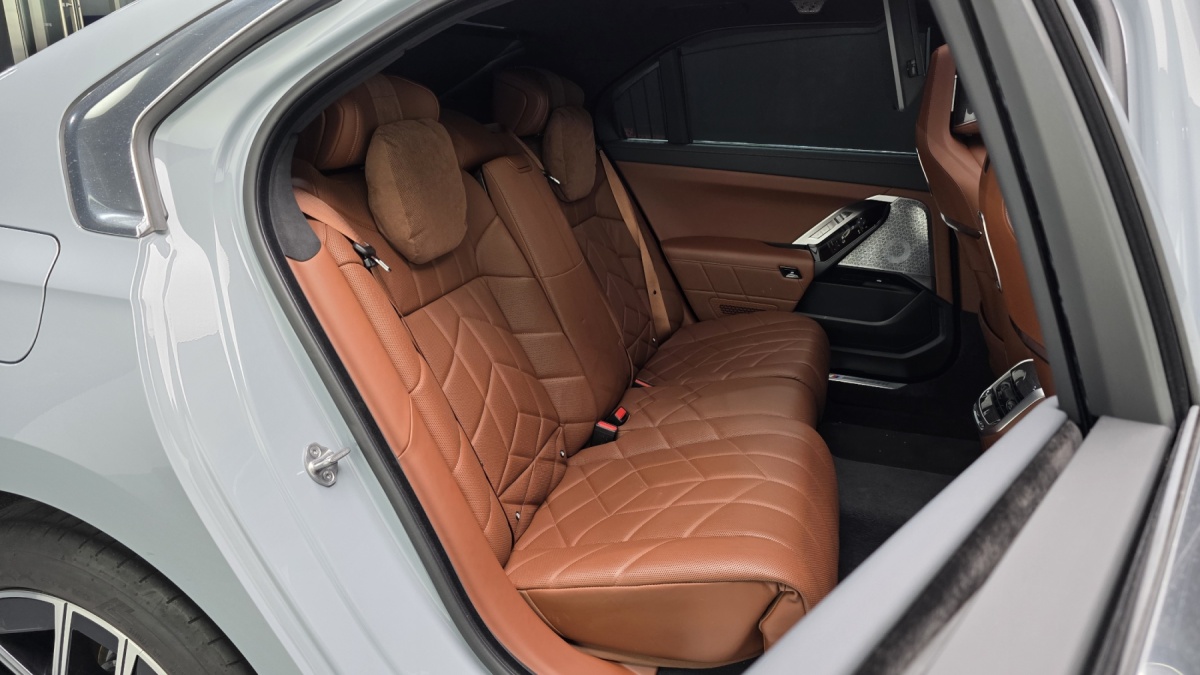 BMW i7, 2023 — фото 11 из 12