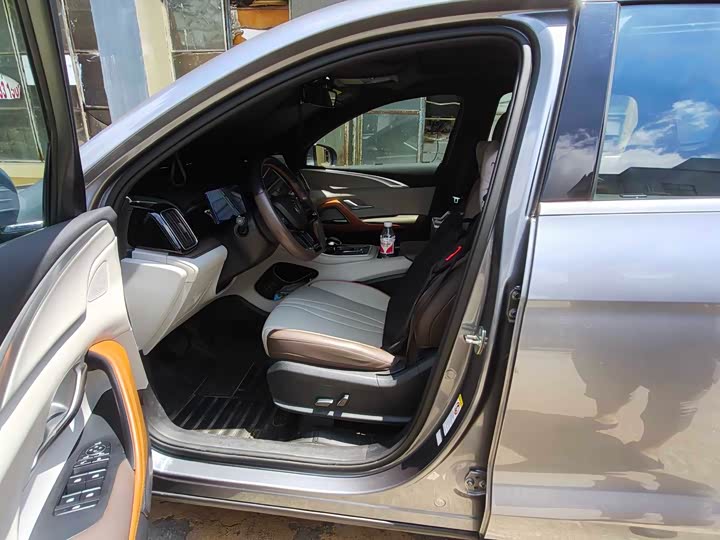 BYD Song Pro Hybrid, 2023 — фото 3 из 5