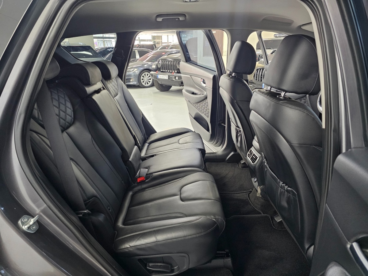 Hyundai Santa Fe, 2023 — фото 7 из 12