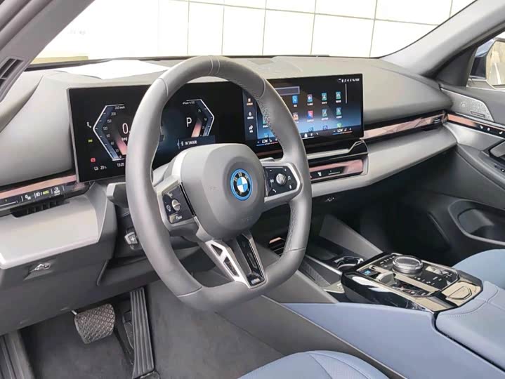 BMW i5, 2024 — фото 7 из 9