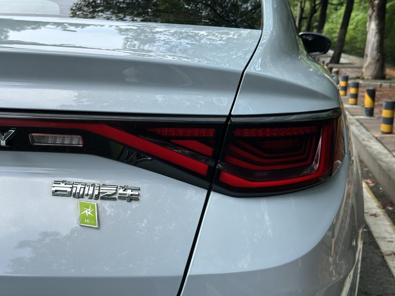 Geely Emgrand L Hi·P Hybrid, 2022 — фото 8 из 12