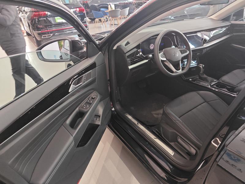Volkswagen Passat Hybrid, 2025 — фото 8 из 10