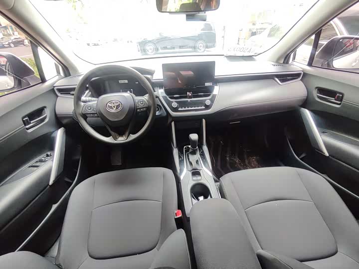 Toyota Corolla Cross, 2024 — фото 6 из 9