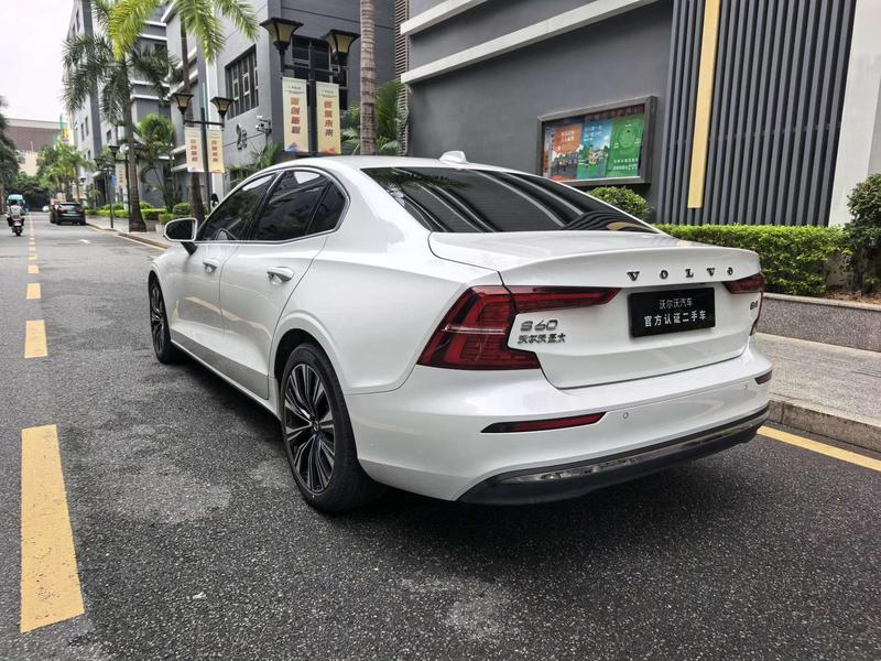 Volvo S60, 2023 — фото 4 из 11