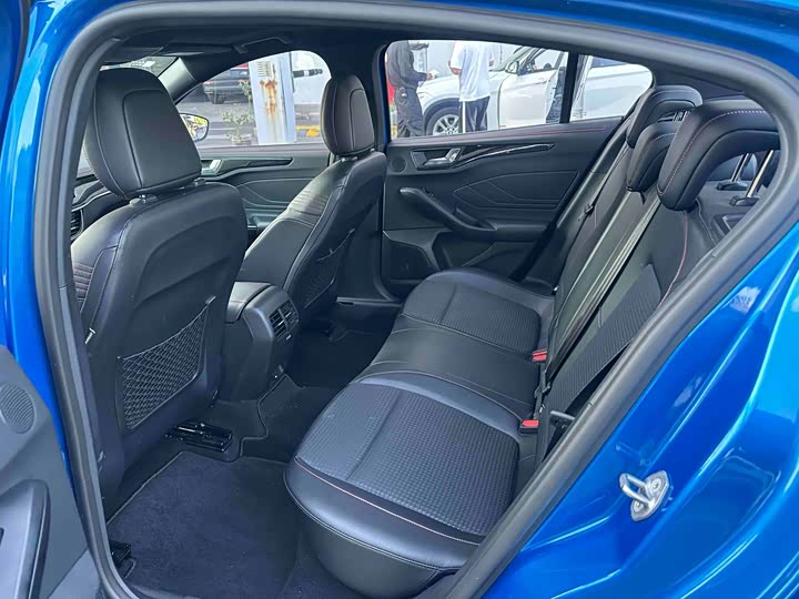 Ford Focus, 2021 — фото 8 из 9