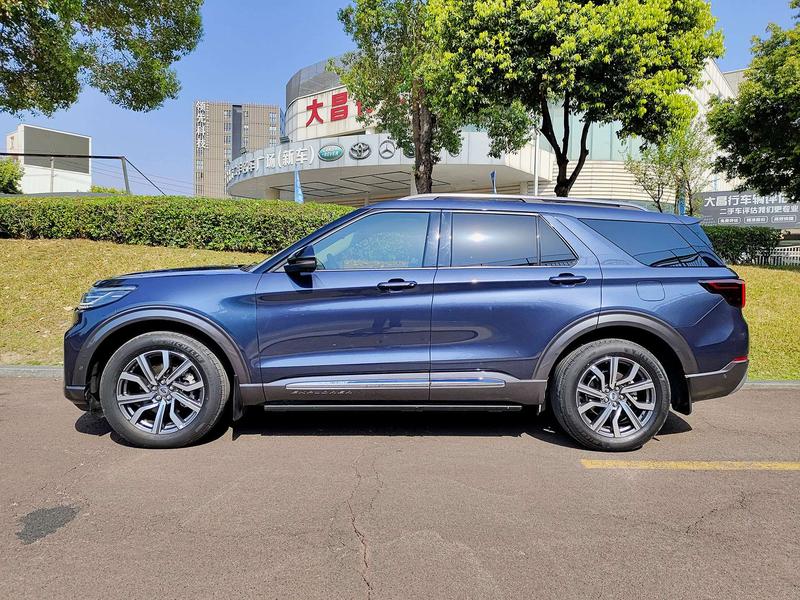 Ford Explorer, 2022 — фото 3 из 10