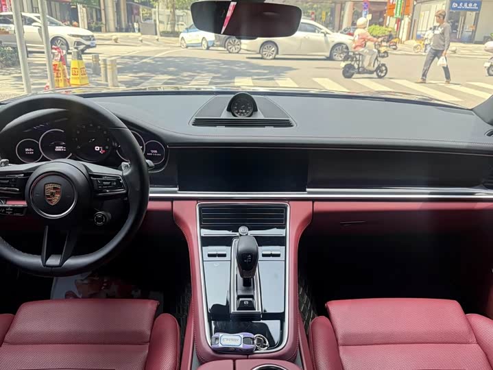 Porsche Panamera, 2022 — фото 2 из 3