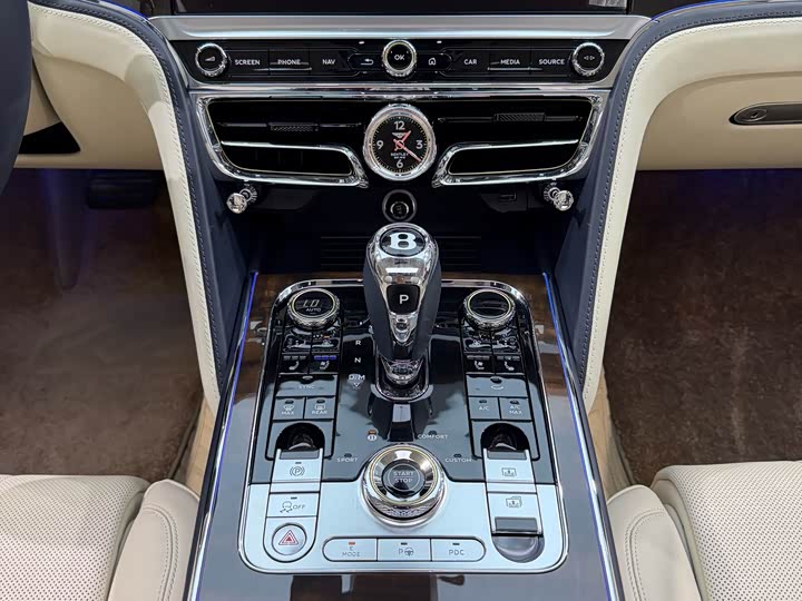 Bentley Flying Spur Hybrid, 2022 — фото 8 из 9