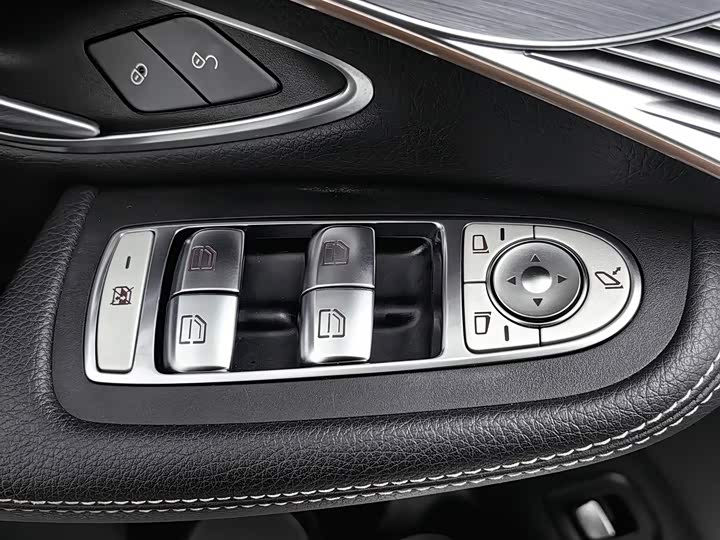 Mercedes-Benz EQC, 2021 — фото 9 из 9
