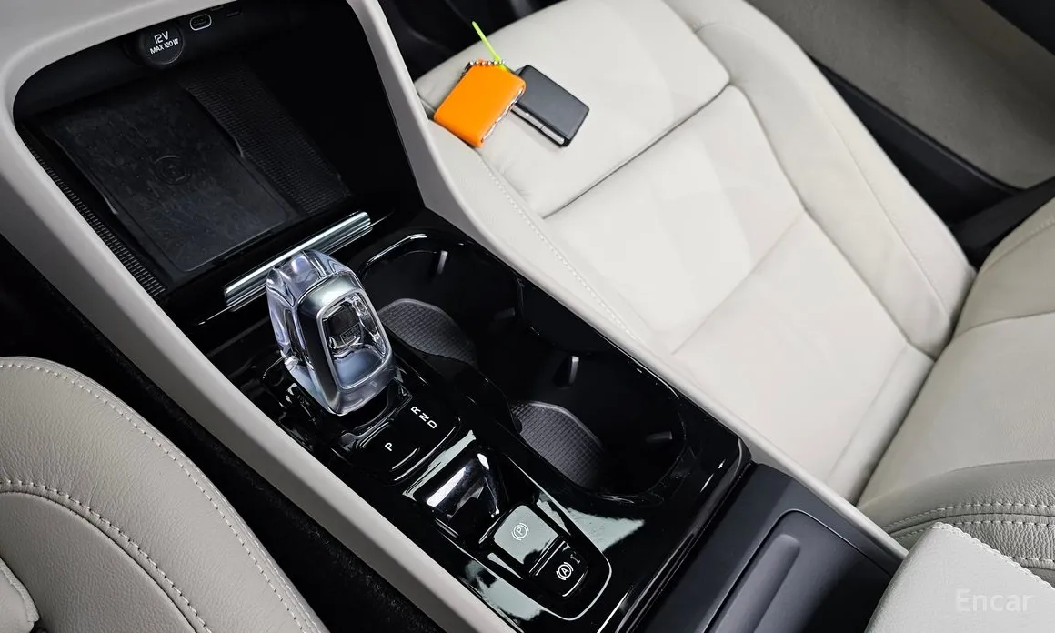Volvo XC40, 2023 — фото 9 из 12