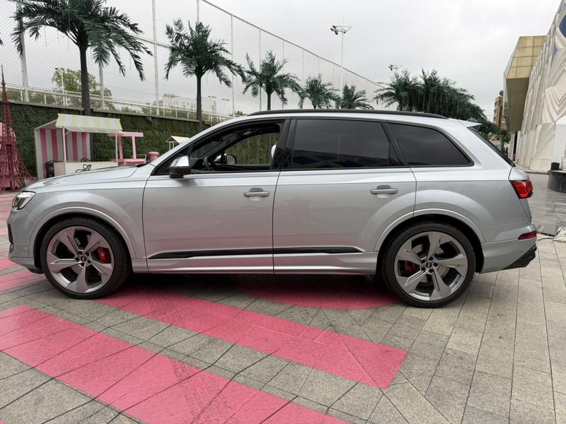 Audi SQ7, 2024 — фото 4 из 9