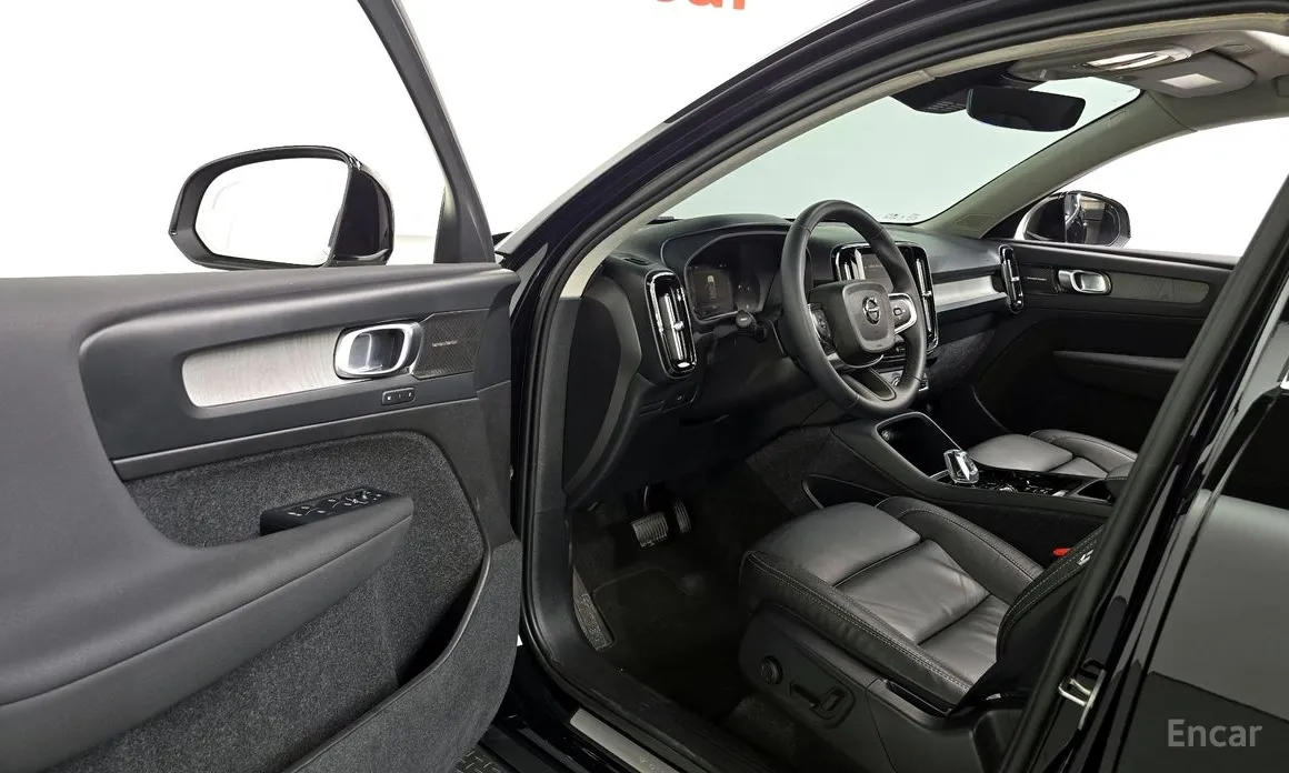 Volvo XC40, 2022 — фото 11 из 12