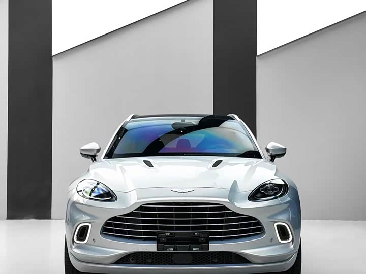 Aston Martin DBX, 2023 — фото 2 из 9