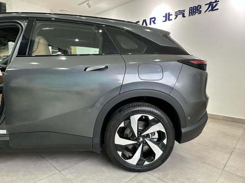 BAIC Arcfox Alpha T5, 2024 — фото 4 из 11
