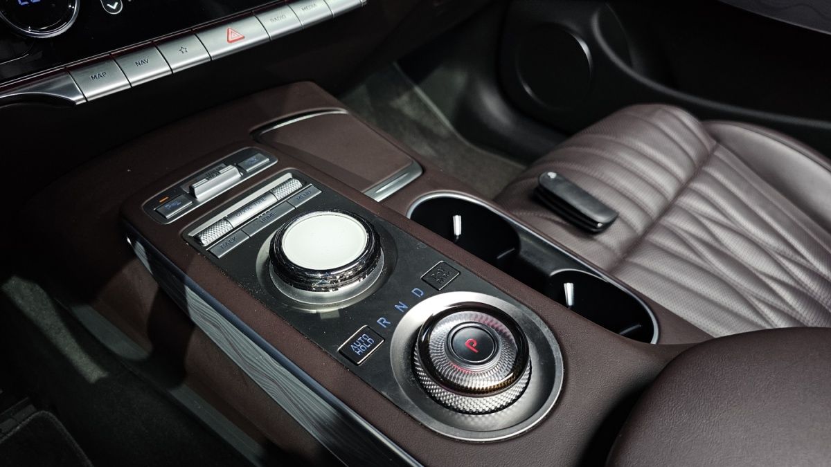 Genesis GV70, 2023 — фото 9 из 12