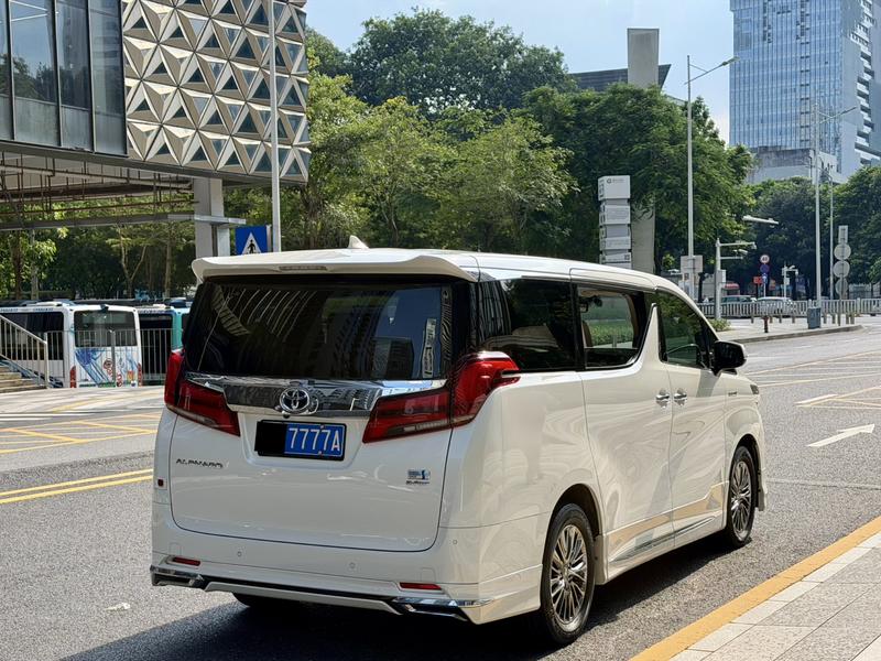 Toyota Alphard, 2022 — фото 6 из 12