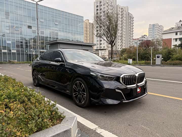 BMW 5 Series, 2024 — фото 3 из 9