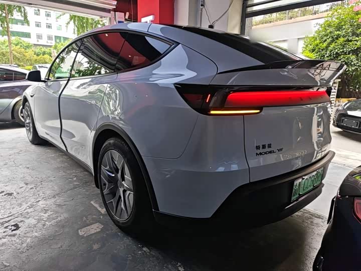 Tesla Model Y, 2025 — фото 5 из 9