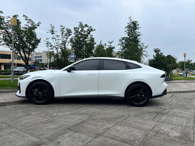Changan UNI-V Hybrid, 2022 — фото 4 из 12