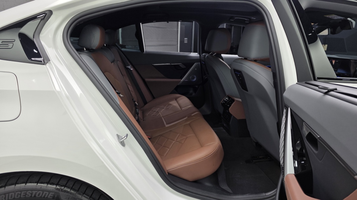 BMW i5, 2025 — фото 11 из 12