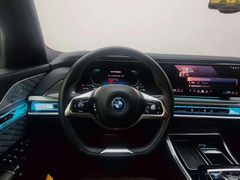 BMW i7, 2023 — фото 9 из 12