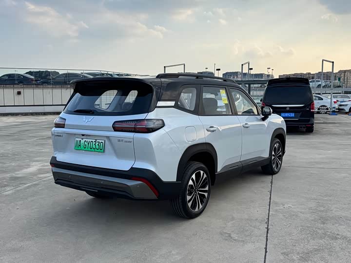 Wuling Starlight 560 Hybrid/EV, 2025 — фото 5 из 9