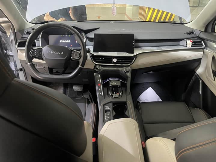 Lynk & Co 06 EM-P Hybrid, 2021 — фото 7 из 9