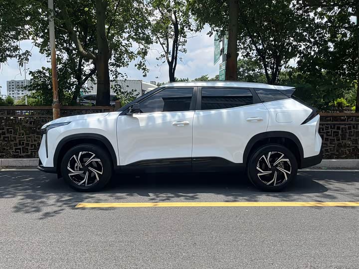 Geely Atlas, 2025 — фото 3 из 9