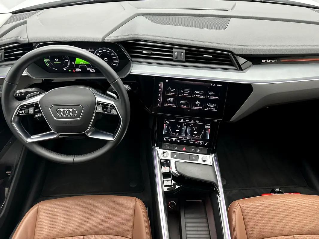 Audi e-tron, 2023 — фото 8 из 10