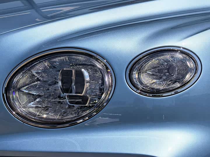 Bentley Bentayga, 2022 — фото 8 из 9